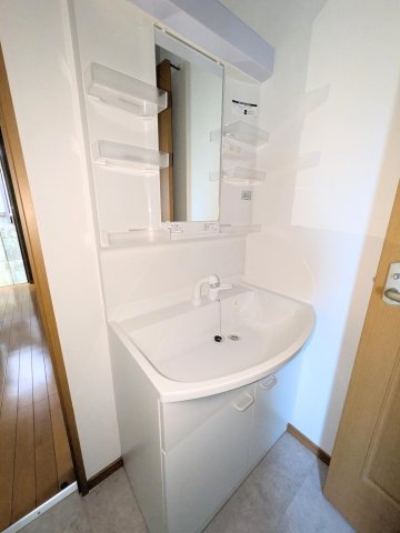 船橋市芝山戸建 独立式洗面台です