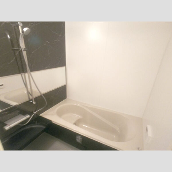 レジデンス・トロワ102号室 一坪風呂