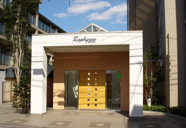 ゼフィルスＡ棟3階 エントランス