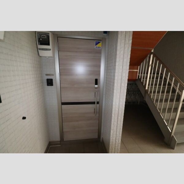 セレスティア大島105号室 玄関ドア