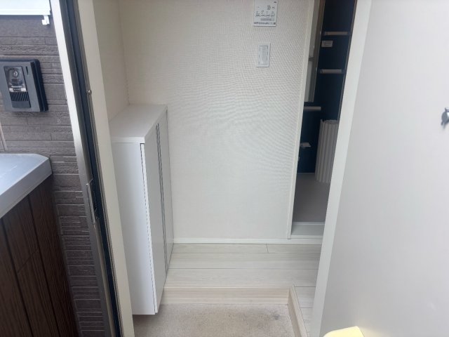 ヒルズ金沢文庫 玄関