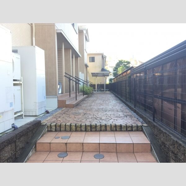 Shizuku103号室 玄関前共用部