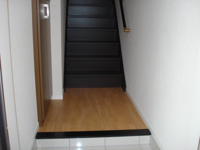 アクアマリン201号室 玄関