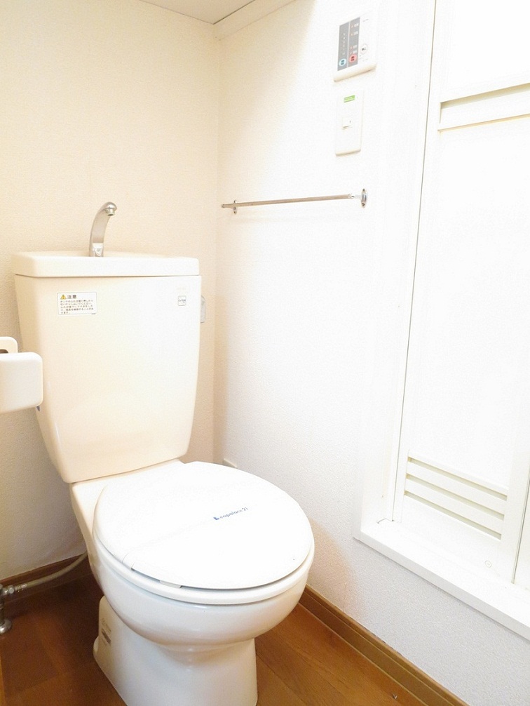 レオパレスペルル102号室 バストイレ別