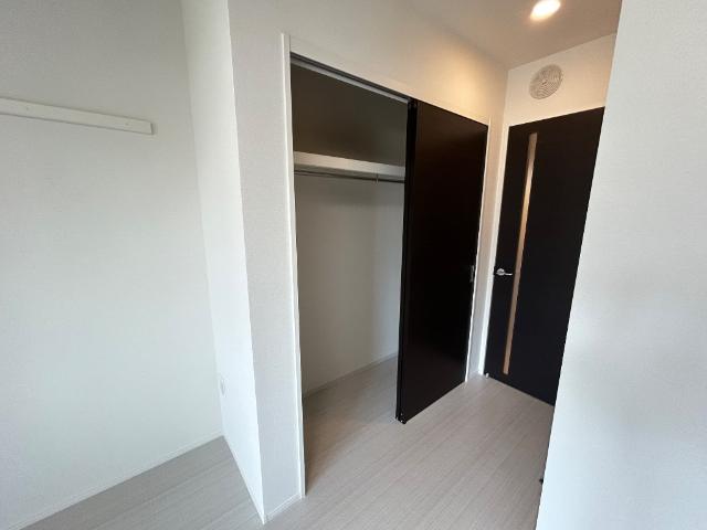 OceanCoastTsudanuma（オーシャンコーストツダヌマ）303号室 クローゼット