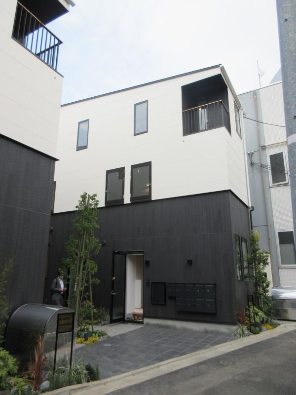 四谷アパートメントE2階 エントランス