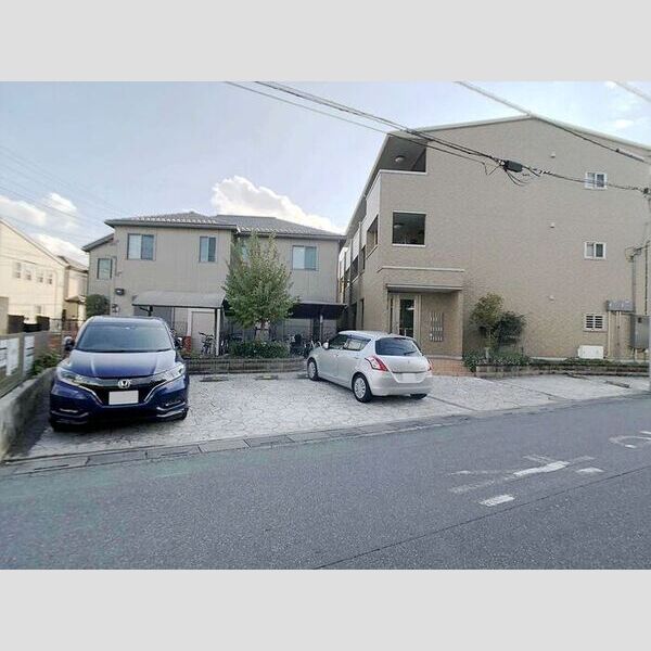 パウロニア106号室 駐車場