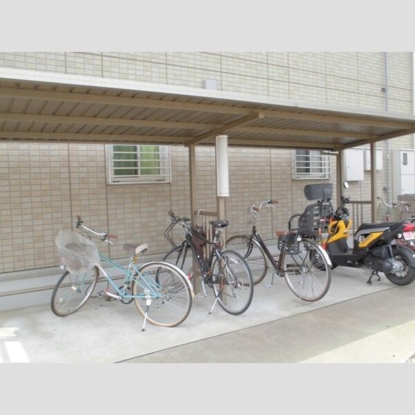 モダンコートウラワ202号室 駐輪場