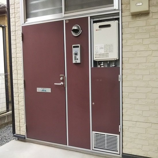 レオパレスシャンテ幕張 玄関