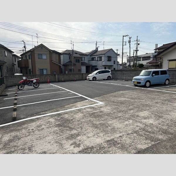 メゾンブランシェ106号室 メゾンブランシェ駐車場