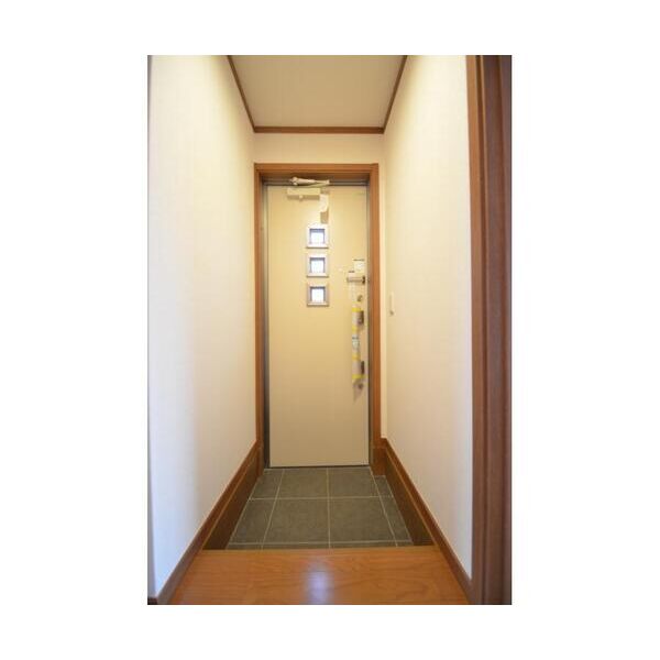 カルド・ファミーユ102号室 玄関