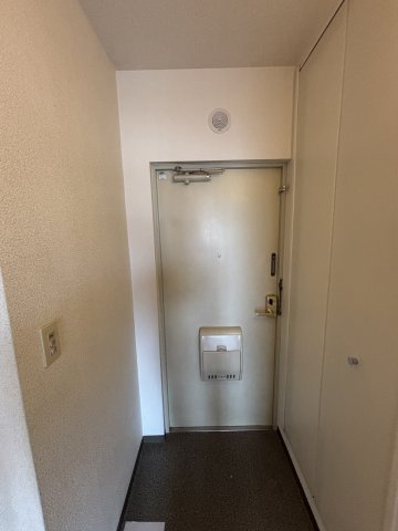 ファミーリェ二俣川0301号室 玄関