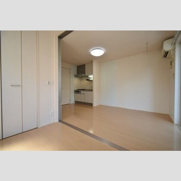 ルブラン103号室 居室とダイニングキッチン