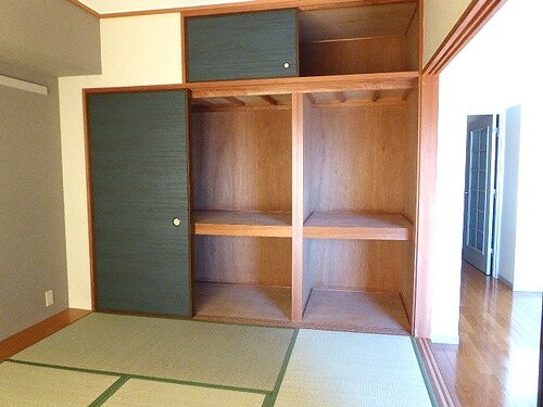 テレパレス船橋三咲Ｂ棟1階 押入（和室：LD横）同タイプ別部屋