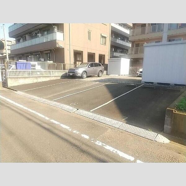 サンシェンロンK206号室 駐車場