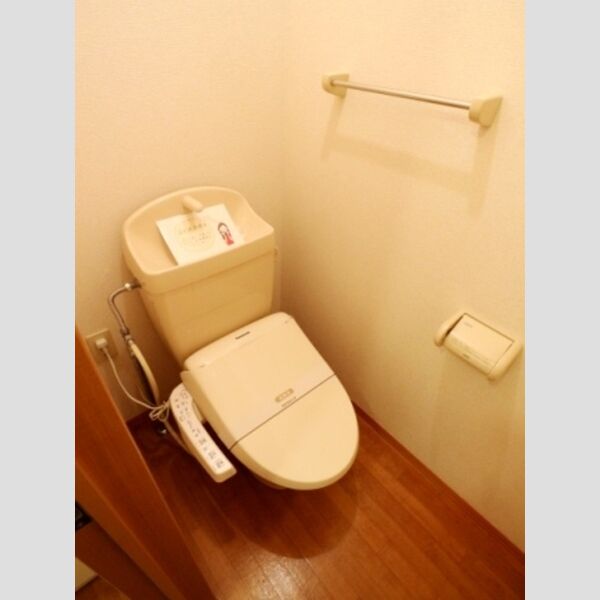 ノーブル富里202号室 温水洗浄便座