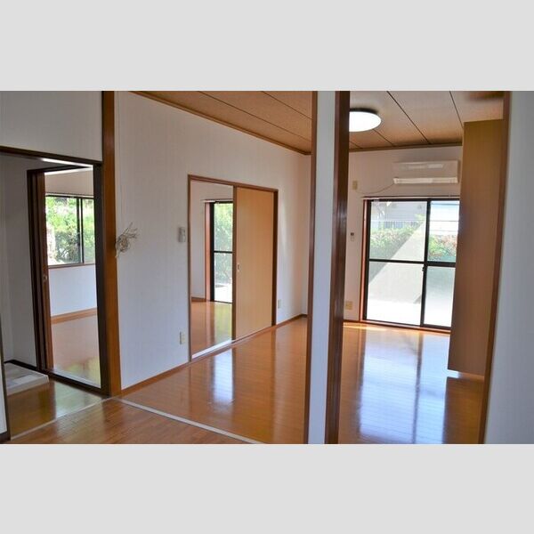 KSコータス101号室 リビングダイニング(別角度)