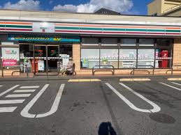 サンパレス4階 【コンビニエンスストア】セブンイレブン 練馬平和台駅前店まで549ｍ