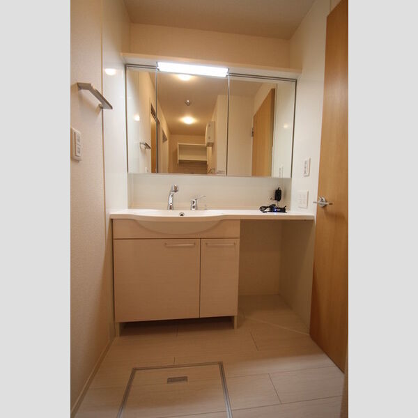 cozy　field 3面ミラーの洗髪洗面化粧台♪