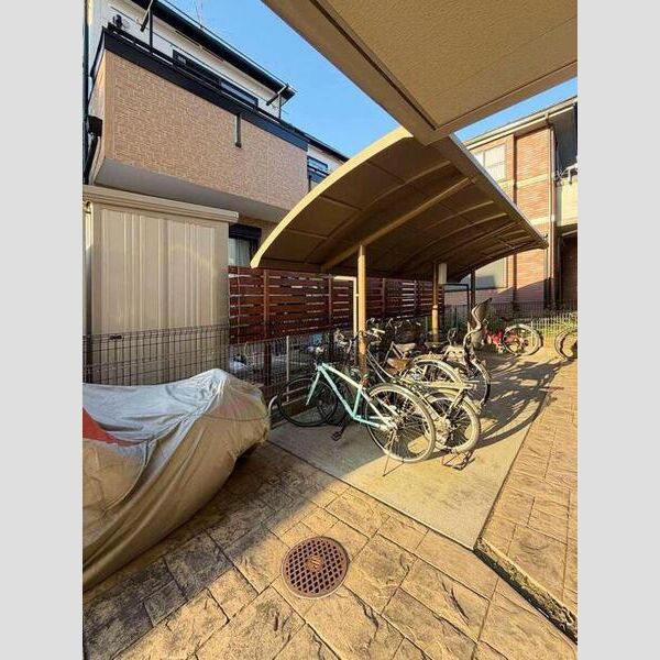 ミストラル 駐輪場