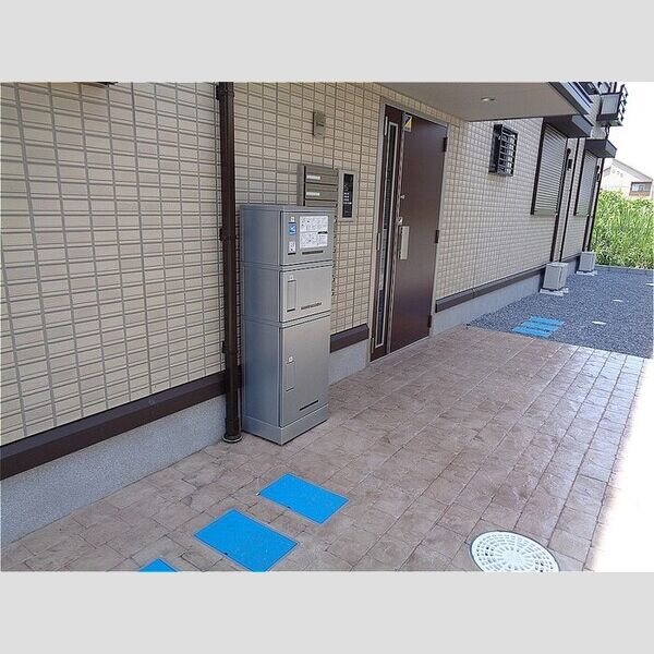 グラン シャルール101号室 宅配BOX