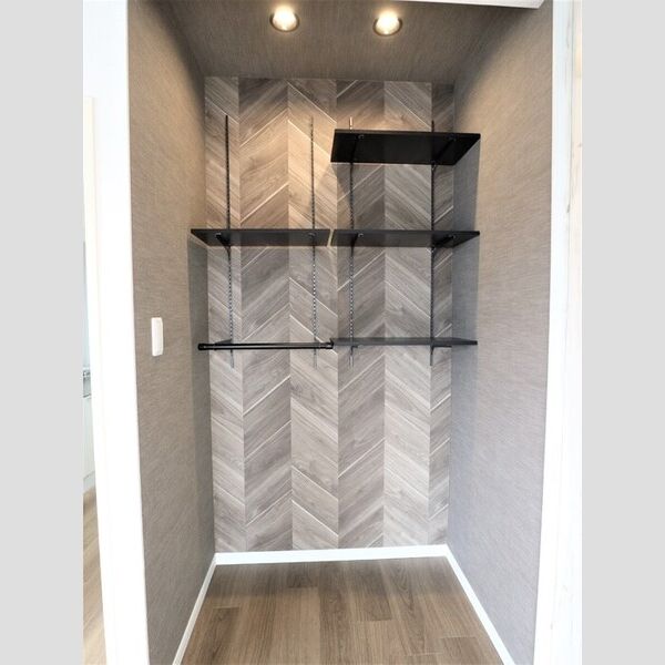 クリスタルハイツ相模台305号室 物入れ