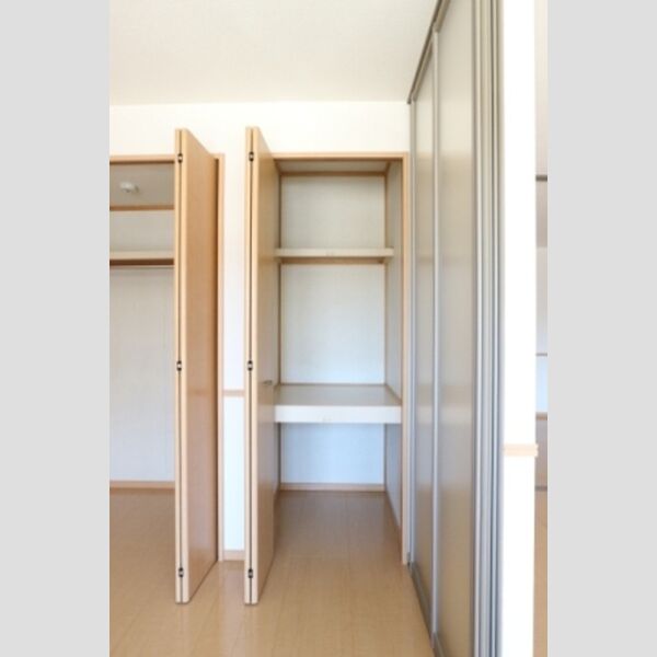 プレミエ・ステラ105号室 洋室クローゼット