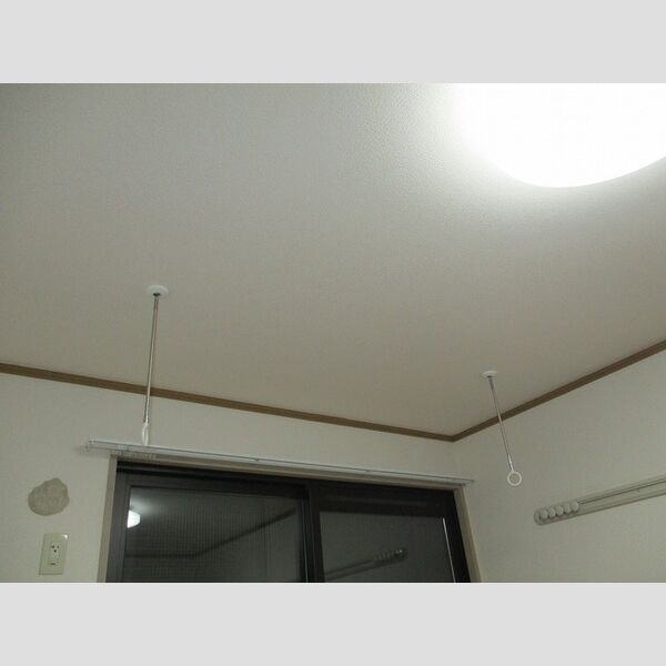 メゾンドォ渕谷　ABB301号室 室内物干し