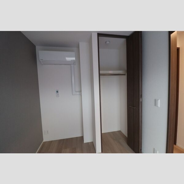 セレスティア白鳥108号室 クローゼット(洋室　約4.1帖)エアコン設備