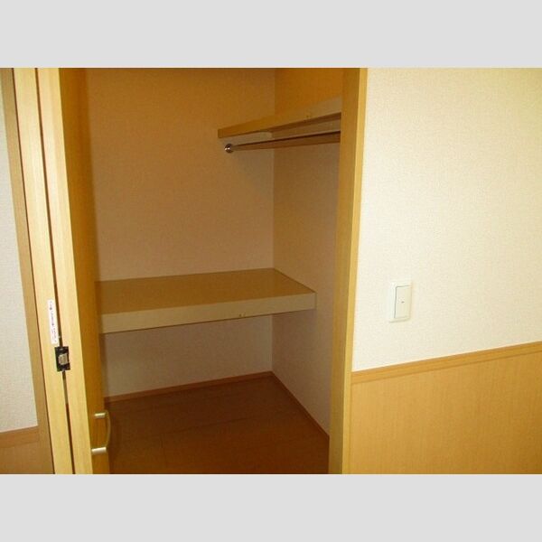 ヴェルデ コリーナ　弐番館202号室 ウォークインクローゼット