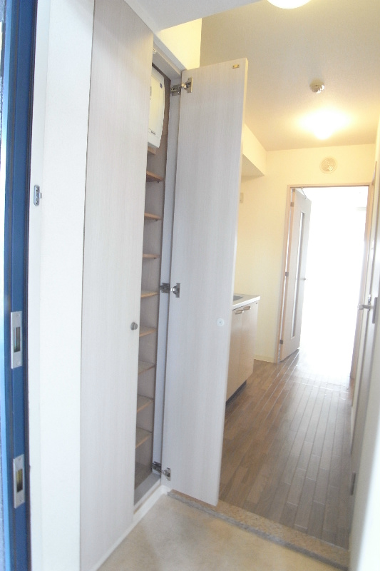 アンダーフォレスト 玄関