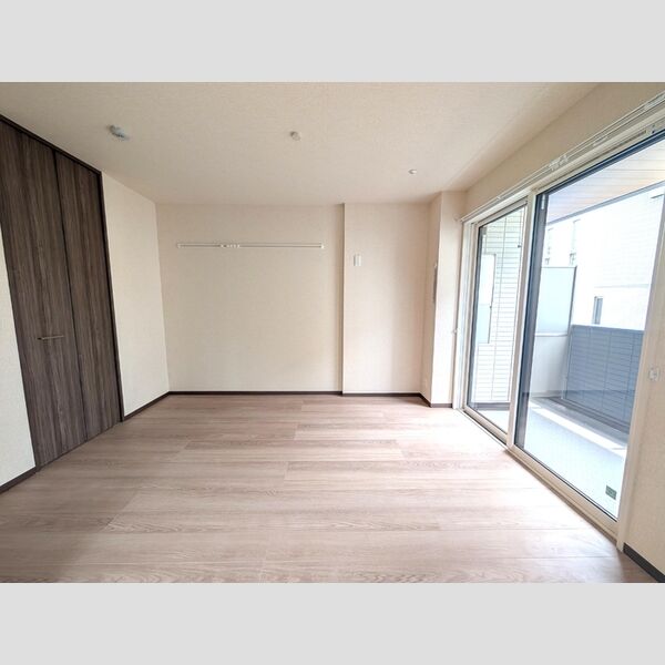 シュクラン103号室 LDK横洋室