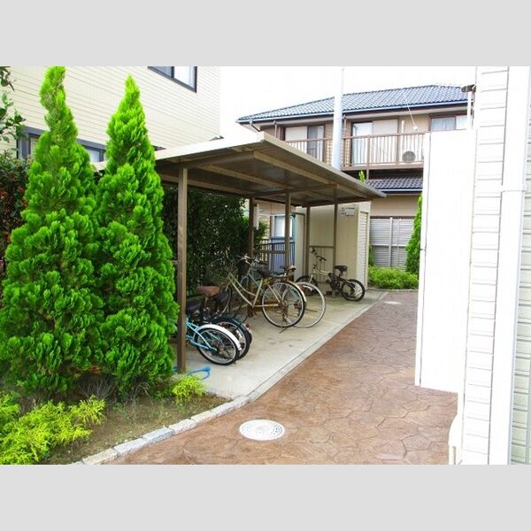 メゾンソレイユ106号室 駐輪場