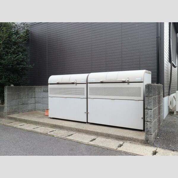 ピュアタウン南逆井　C 敷地内ごみ置場