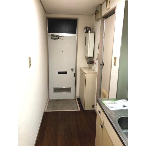 メゾン蘇我107号室 玄関