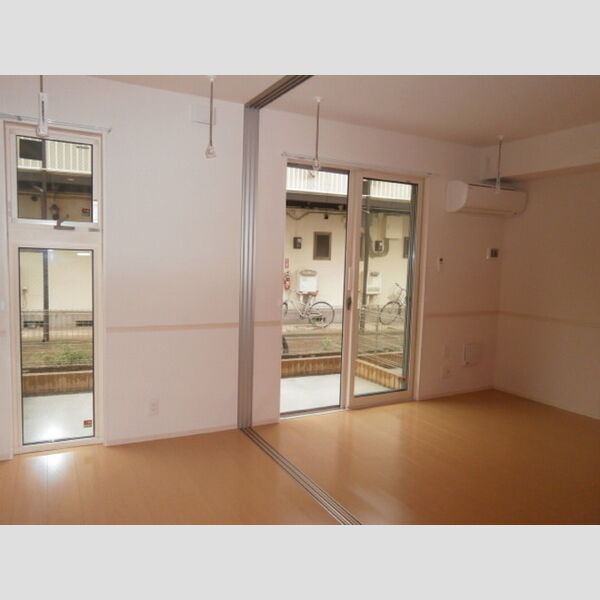 グッドベルテ横浜102号室 洋室