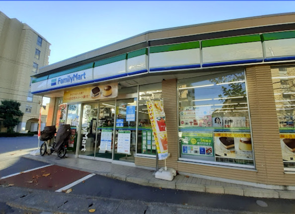 Casa bella 【コンビニエンスストア】ファミリーマート 川崎中丸子店まで90ｍ