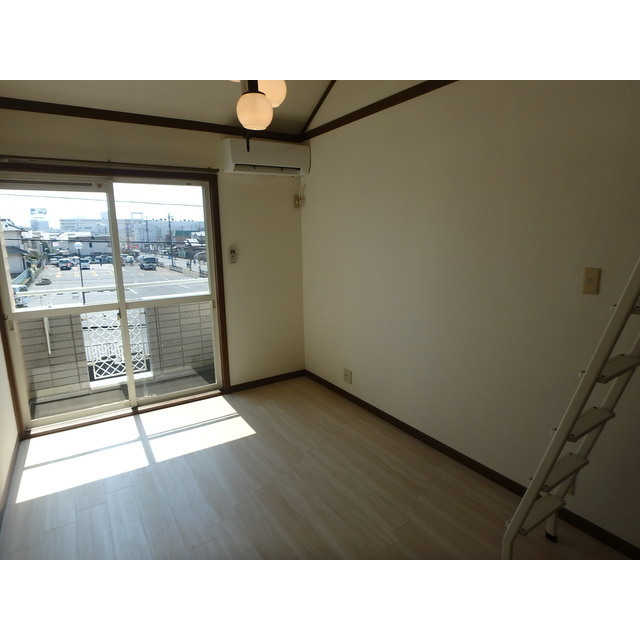 フロンティアⅢ　Ｄ棟 リビング