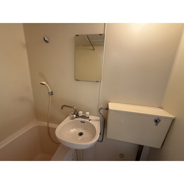 Rグレイスヒガシヤマ204号室 内観