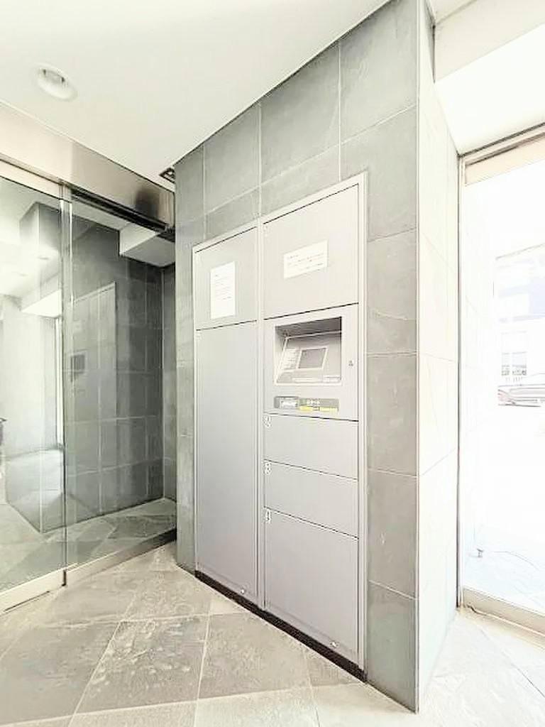 ファミール銀座イースト14階 大型の宅配ボックスも完備で、長めの荷物も預かれます。