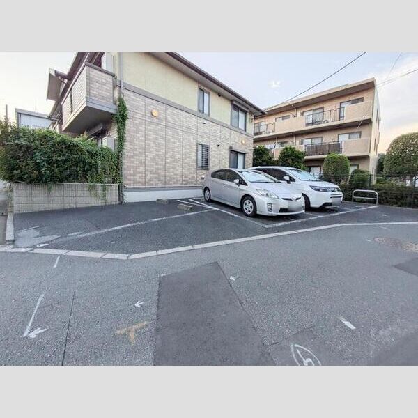 ラミアカーサ MA 駐車場