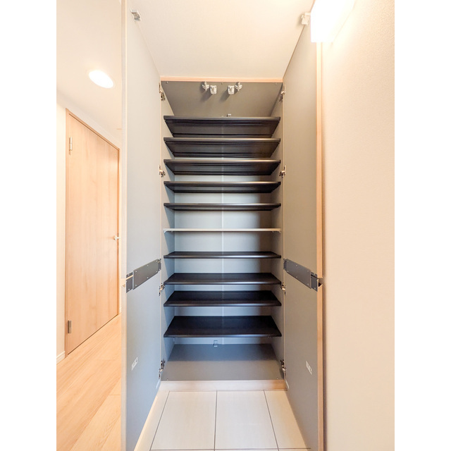 オーパスホームズ白山0502号室 靴箱