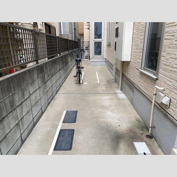 hale mahana201号室 駐輪場