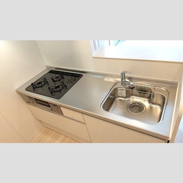 ハイクレア篠崎301号室 対面キッチン