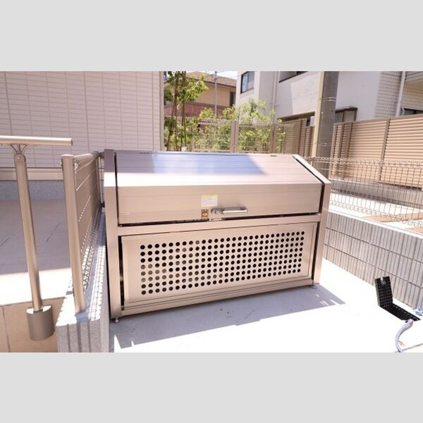 カーサリオ204号室 敷地内ゴミBOX