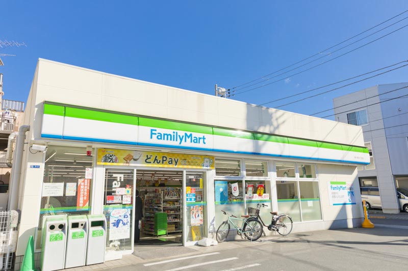 クリスタル赤羽ＰＡＲＴ１3階 【コンビニエンスストア】ファミリーマート 東十条六丁目店まで728ｍ