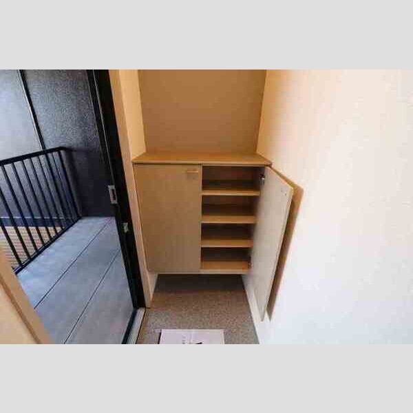 メゾンプレーヌ　A 下駄箱