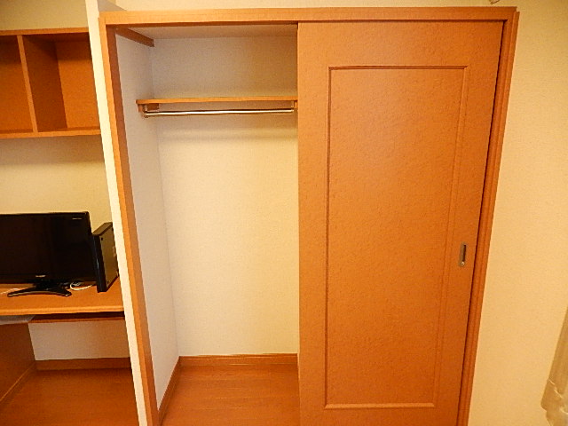 レオパレス第二吉兵衛ハウス205号室 たっぷり収納