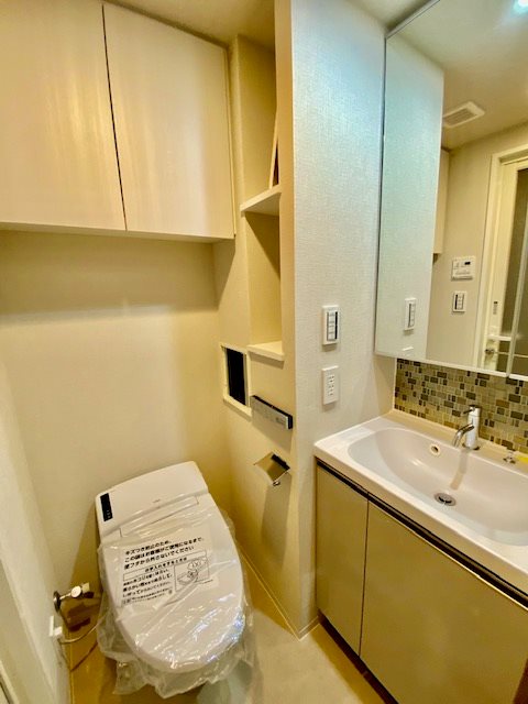 クレヴィアリグゼ中野新井薬師2階 トイレ