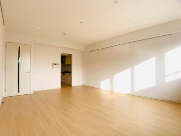 アパートメンツ東山5階 リビング